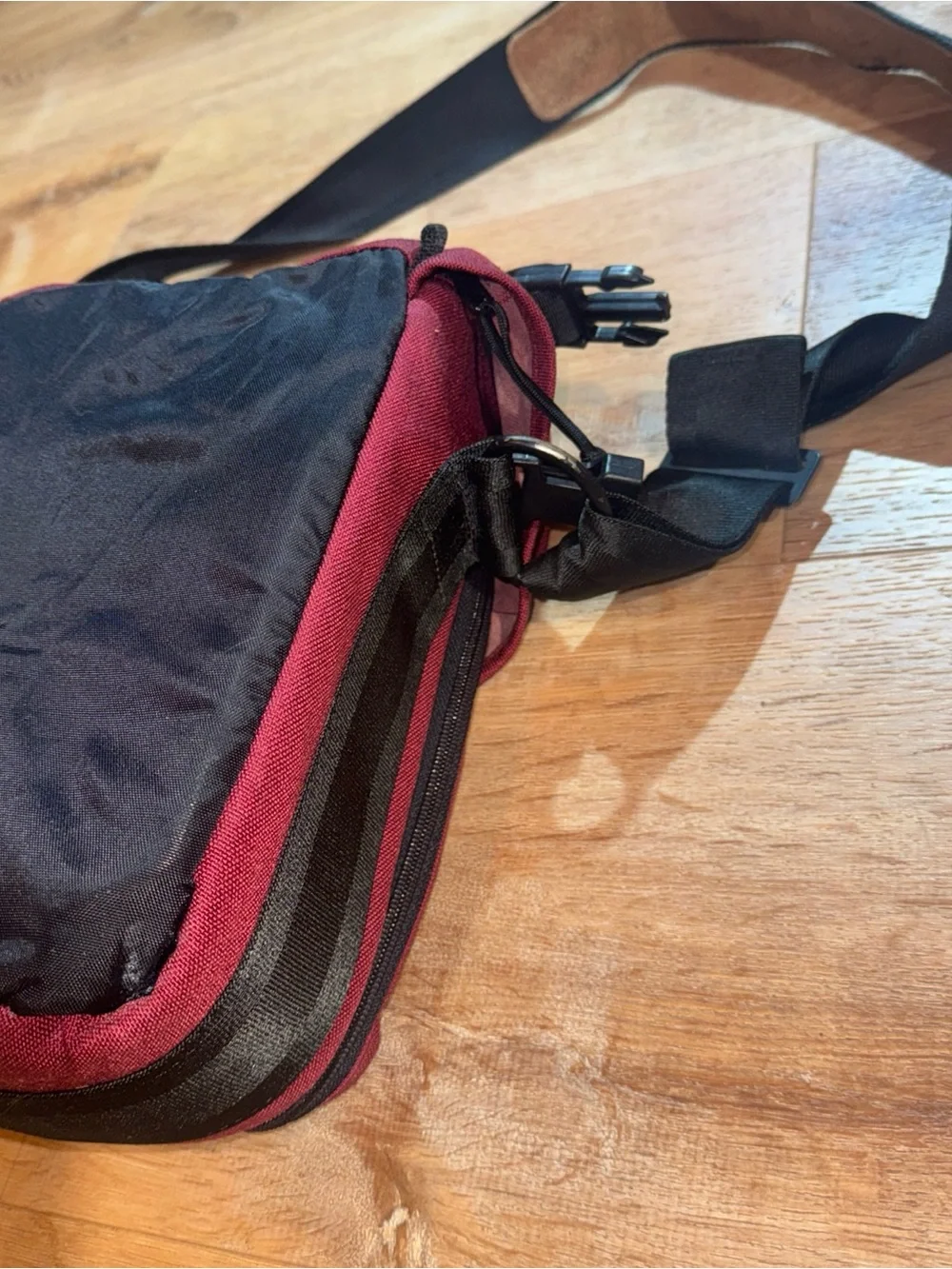 Tamrac 603 Camera Padded Lens & Leather Shoulder Strap Rain Hood Y2K Burgundy